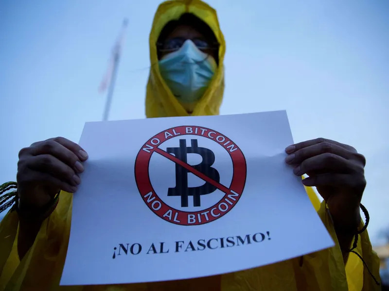 Kaikki elsalvadorilaiset eivät kannata virallisen valuutan aseman antamista bitcoinille. Hanke on synnyttänyt myös mielenosoituksia.