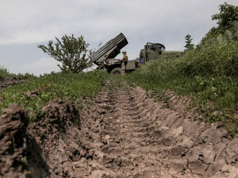 Ukrainalaisten Grad-raketinheitin – siis se alkuperäinen – valmiina laukaisuun jossakin päin Donetskin aluetta itä-Ukrainassa.