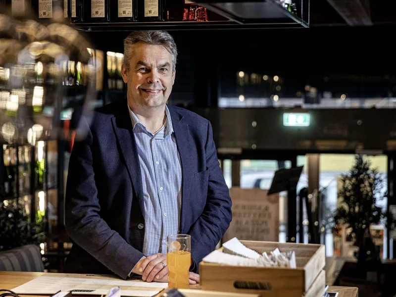 Restel ottaa Pernod Ricardin tuotteet takaisin. Kuvassa toimitusjohtaja Mikael Backman.