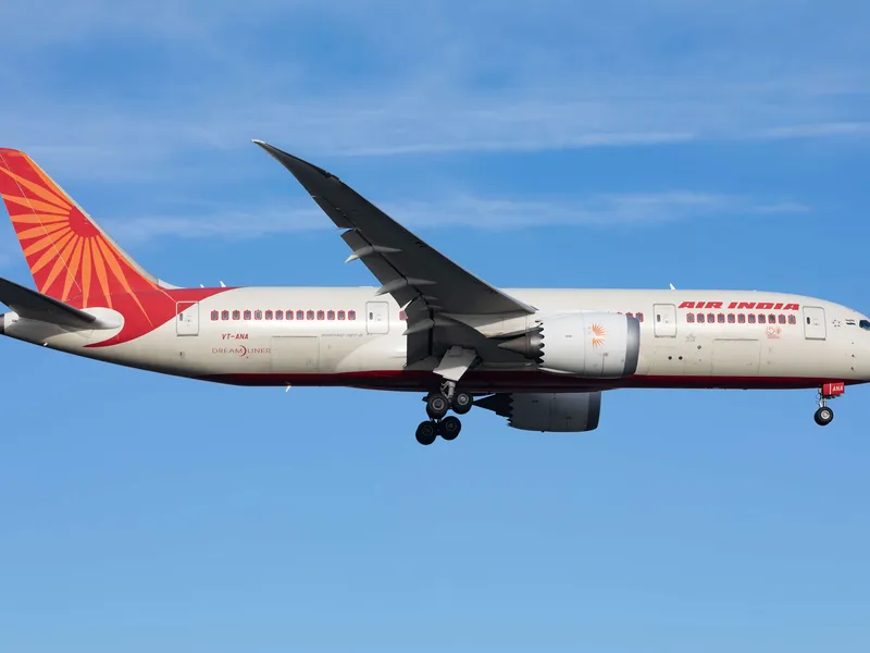 Air Indian Boeing 787-8 Dreamliner laskussa Lontoon Heathrow’n lentoasemalle joulukuussa 2022.