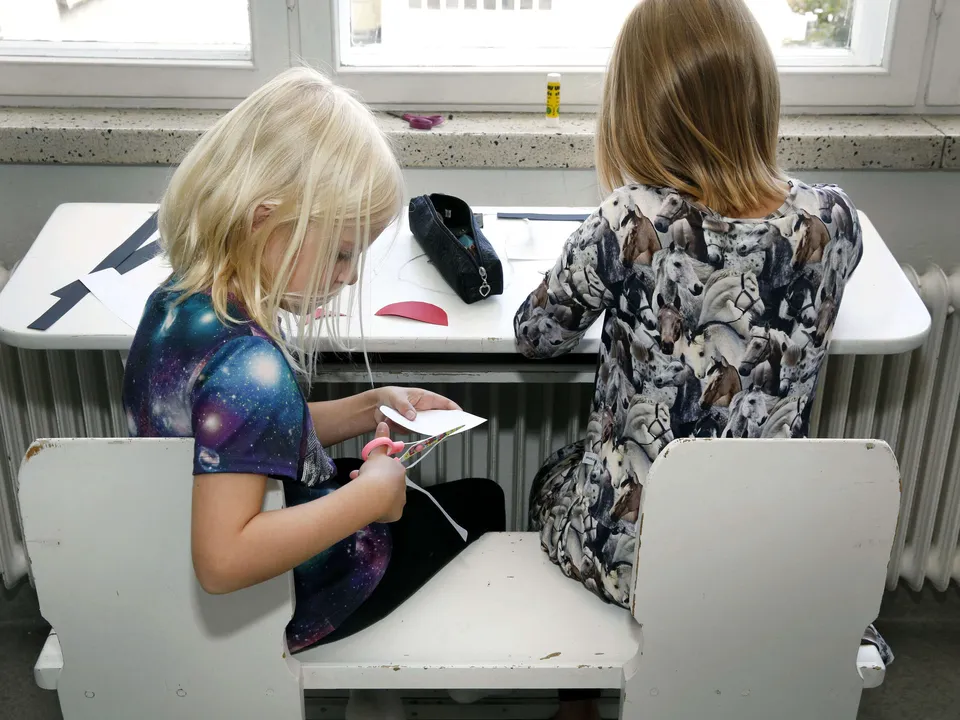 Suomessa koululaisten koulupäivät ovat lyhyempiä kuin useimmissa samantasoisiin oppimistuloksiin yltävissä maissa. Kuva Taivallahden peruskoulusta Helsingistä vuodelta 2016.
