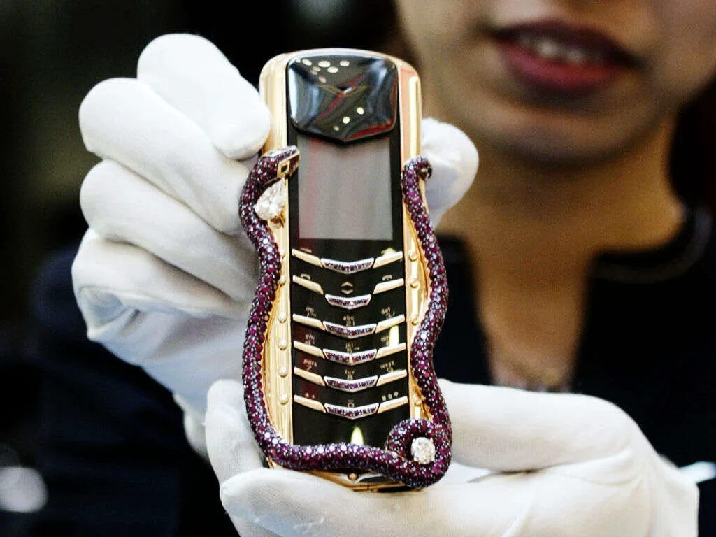 Фото самого дорого телефона. Верту Бушерон Кобра. Vertu Boucheron. Cobra 2008. Vertu Boucheron Кобра. Самый дорогой телефон.