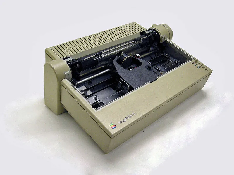 Apple ImageWriter II -matriisitulostin tuli myyntiin vuonna 1985.