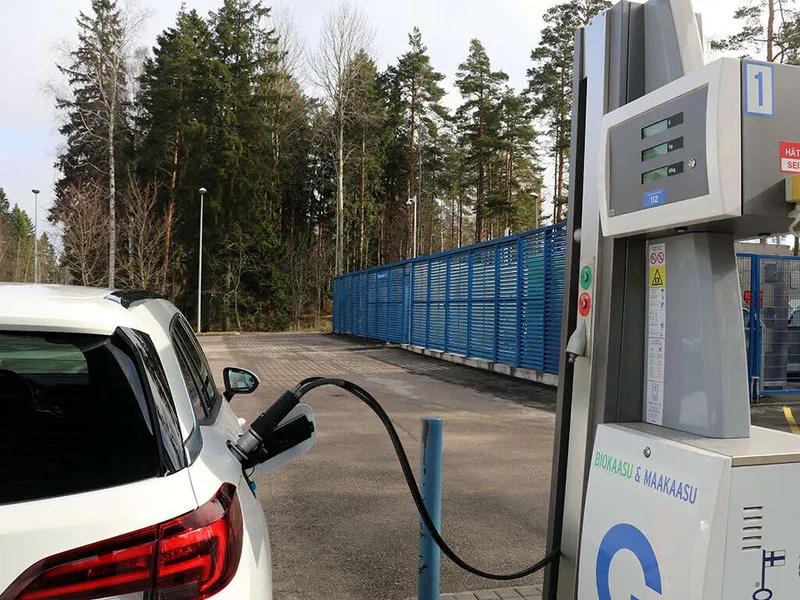 Eniten kaasuntankkausasemia Suomessa on Gasumilla, mutta myös useilla pienillä toimijoilla on kaasuasemia esimerkiksi maatilan yhteydessä.