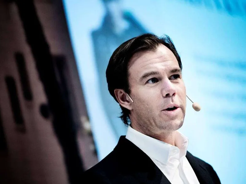 n pääomistajan Stefan Perssonin poika, toimitusjohtaja Karl-Johan Persson notkautti H&M:n pörssikurssin varoittamalla vahvan dollarin riskeistä.