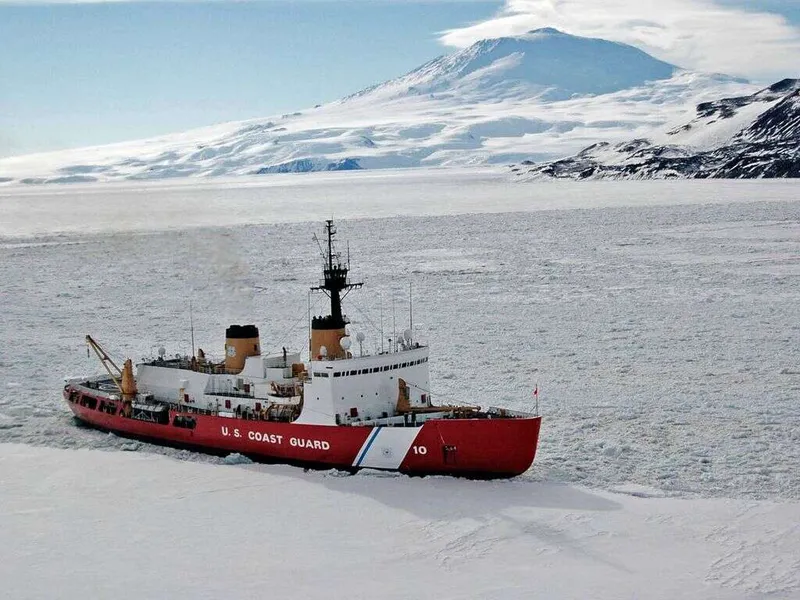 Polar Star on toinen amerikkalaisista raskaansarjan murtajista, joka pystyy toimimaan Antarktiksella.