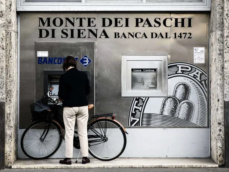Vuonna 1472 perustettu, Italian kolmanneksi suurin pankki Monte dei Paschi di Siena tarvitsee lisää pääomaa. Euroopan keskuspankki on patistanut pankkia vähentämään ongelmaluottojen määrää 10 miljardilla eurolla seuraavien kahden vuoden kuluessa.