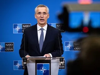 Naton pääsihteerin Jens Stoltenbergin mukaan liittolaisten on aika investoida puolustusteollisuuteen. Meneillään on varustelukisa.