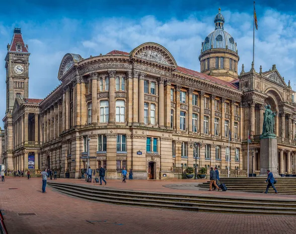 Birminghamin kaupunginvaltuusto julisti itsensä maksukyvyttömäksi. Kuvassa valtuuston talo Victoria Square -aukiolla Birminghamin keskustassa.