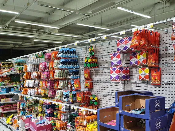Makeisyritys vetää myynnistä koko Suomen alueella kaupatun karkkipussin |  Kauppalehti