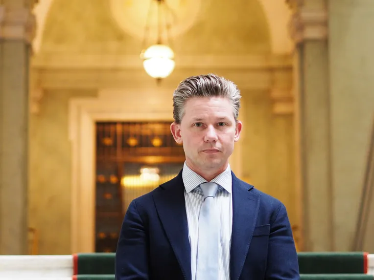 Ruotsin uudeksi puolustusministeriksi nousee sotatieteiden tohtori Pål Jonson.
