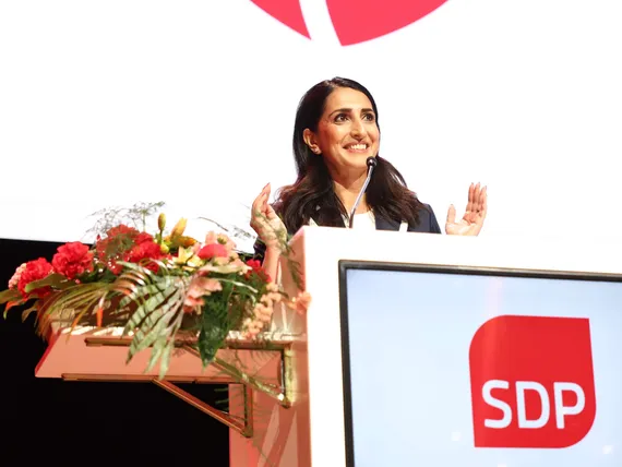 Nasima Razmyarille jatkokausi – ”Meidän ei tule vain ottaa annettuna oikeiston talouspoliittista linjaa”
