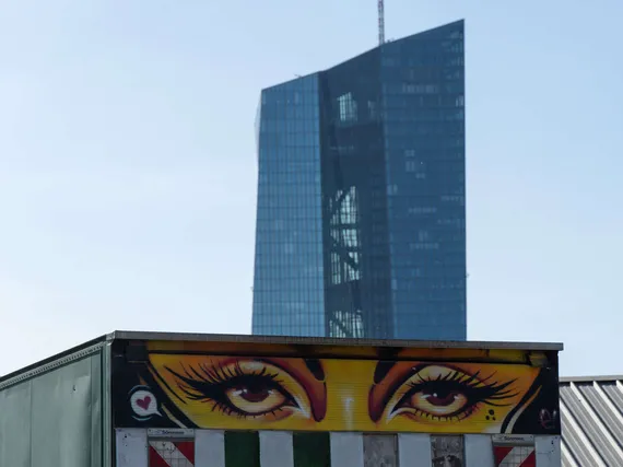 Pelätty sana lausuttiin ääneen ja se voi tarkoittaa aikalisää asuntovelallisille – Tämä on korkonäkymä juuri nyt