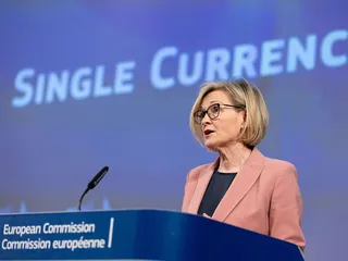 Komissaari Mairead McGuinnessin mukaan digitaalisen euron perustoiminnot, kuten tilin avaaminen, olisivat kuluttajille maksuttomia.