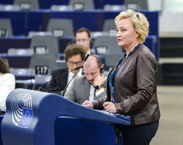 Keskustan europarlamentaarikko Elsi Katainen on tyytyväinen siihen, että europarlamentti valitsi Suomelle suotuisan kannan FuelEU Maritime -merenkulkuasetuksessa. Kataisen mukaan suomalaismepit tekivät asian valmistelussa hyvää yhteistyötä.