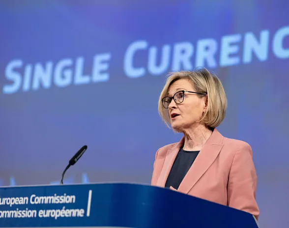 Komissaari Mairead McGuinnessin mukaan digitaalisen euron perustoiminnot, kuten tilin avaaminen, olisivat kuluttajille maksuttomia.