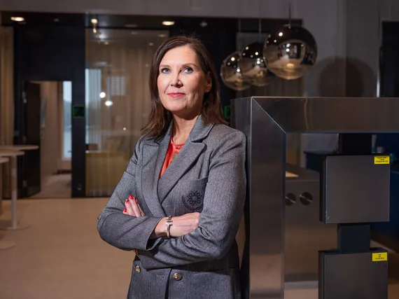 Suomen suurin sähkönkäyttäjä jyrähtää datakeskuksista: ”Emme voi antaa tulla tänne holtittomasti”