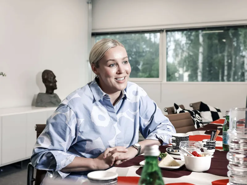 "Moni tunnettu kansainvälinen brändi käy jo nyt rekrytoimassa Suomen muotiopiskelijoita, he ovat haluttuja osaajia", kertoo Marimekon toimitusjohtaja Tiina Alahuhta-Kasko.