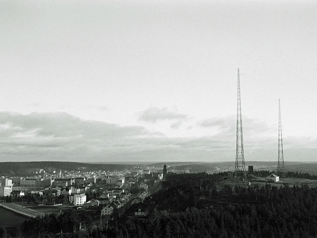 Salpausselän radiomastot ovat itsenäistyneen Suomen hämmästyttävä  voimannäyte | Kauppalehti