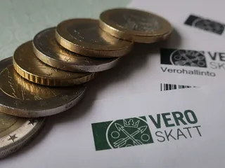 EU:n pienyritysdirektiivi poistaa Suomesta arvonlisäveron alarajahuojennuksen. Tilalle ehdotetaan alarajan nostoa nykyisestä 15 000 eurosta.