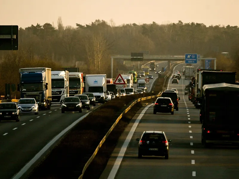 Saksa on muuttanut suhtautumistaan uusien polttomoottoreiden täyskieltoa koskevaan lainsäädäntöön.