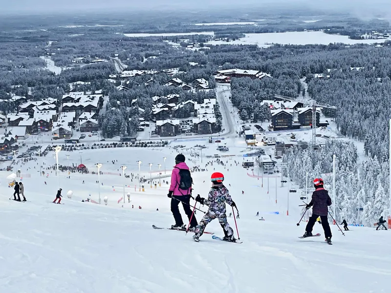 Levi Ski Resortin toimitusjohtajan Jouni Palosaaren mukaan Pohjois-Suomeen on onnistuttu rakentamaan kansainvälinen matkailukeskus, joka pärjää vertailussa isommillekin laskettelukohteille.