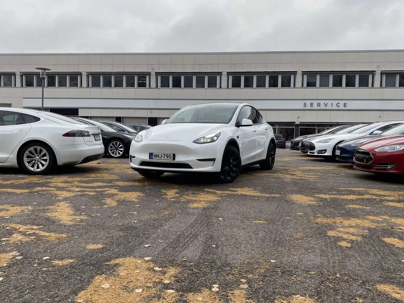 Tällä hetkellä Teslalla on Suomessa kaksi toimipistettä, yksi Vantaalla (kuvassa) ja toinen Lempäälässä.