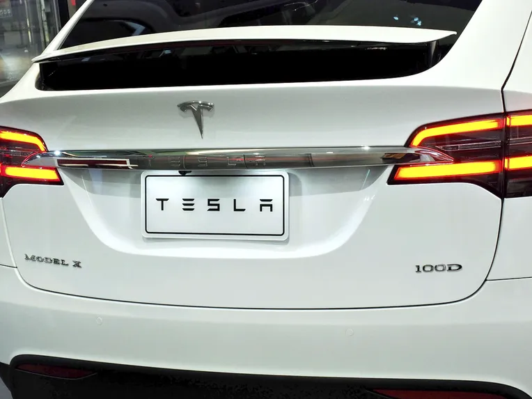 ­Teslan etumatka sähköautojen tekniikassa on ollut pitkä.