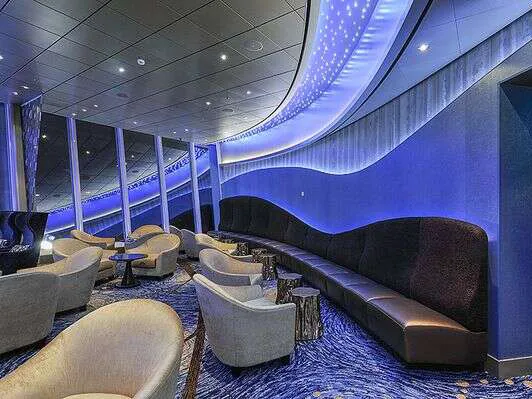 n tuotannon kärjessä. Tässä kuvassa Allure of the Seas Observation Lounge.