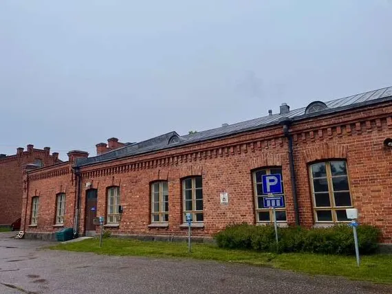 Historiallinen rakennus myynnissä 60 000 eurolla – Kulut 40 000 euroa vuodessa