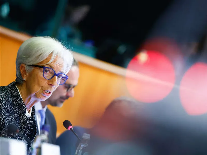 Euroopan keskuspankin pääjohtaja Christine Lagarde on sanonut koronnostojen jatkuvan vielä.