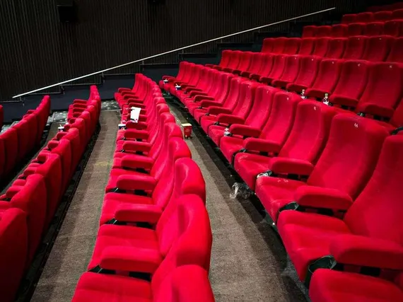 Finnkino kiistelee elokuvatuottajien kanssa - perjantain ensi-ilta vaarassa  | Kauppalehti