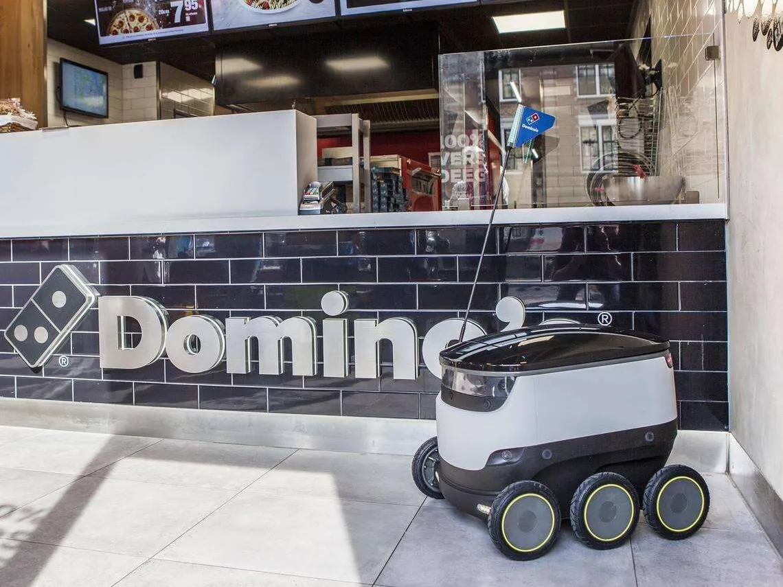 Pitsaketju aloittaa kotiinkuljetukset robotilla - tämä kuljetin ei aja autotiellä