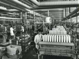 Kynttilöitä Havin tehtaassa 1970-luvulla.