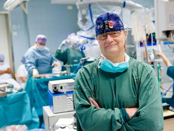 Huippukirurgi muistaa jokaisen potilaan, jonka operaatiossa tuli  komplikaatioita – pitkään uraan mahtuu yli 16 000 leikkausta | Mediuutiset