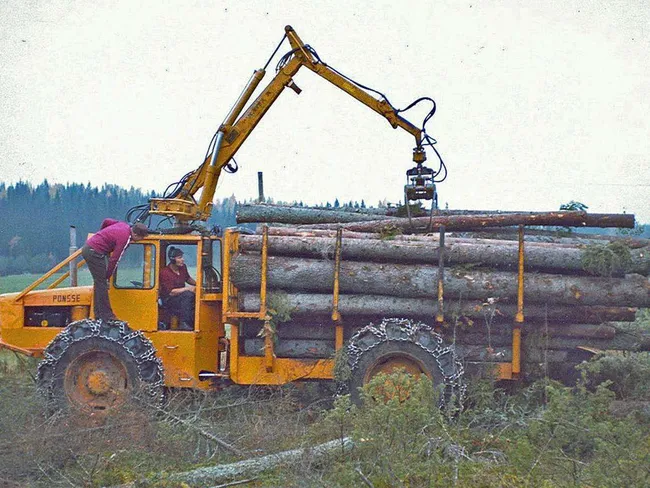 Kuka teki Suomen ensimmäisen metsäkoneen? – Koeajaja joutui 1967  kirjoittamaan kolme erillistä vaitiolosopimusta | Tekniikka&Talous