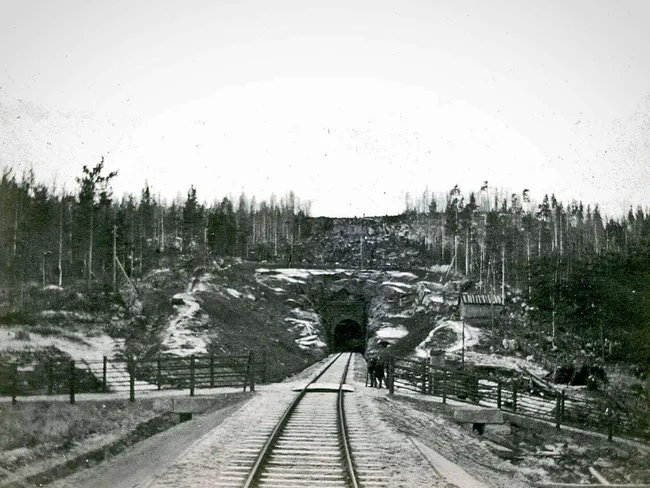 Suursodan uhatessa 1912 Venäjän keisari määräsi junatunnelin, joka oli  vuosikymmeniä Suomen pisin – Nyt se on geokätköilijöiden käytössä |  Tekniikka&Talous