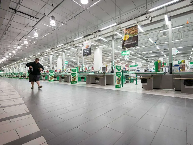 Yö ei näy kaupassa: Koko yön auki oleva hypermarket on kestänyt suomalaisen  kaupan muutoksen hyvin | Talouselämä