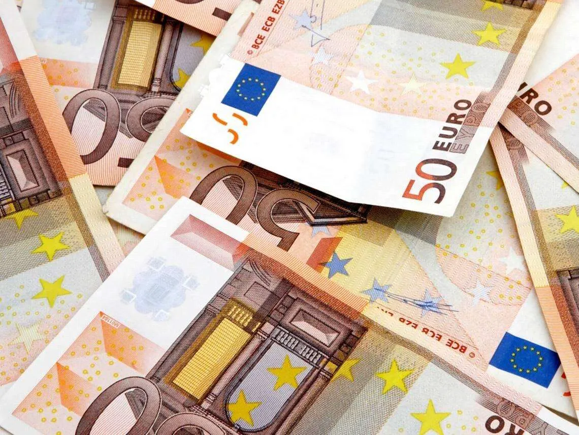 Funds receive over one billion euros in new capital in March