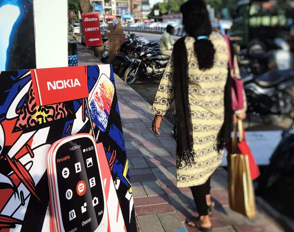 Sadat miljoonat käyttävät Intiassa vielä Nokian peruspuhelimia.