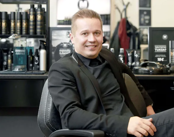 Toni Kylätaskun perustama M Room myy jäsenyyttä, jolla saa tietyn määrän parturipalveluja vuodessa.