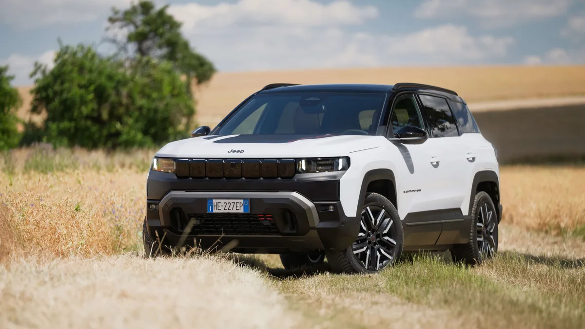 Ensikoeajossa jättiakkuinen neliveto-Jeep – Onko tässä koko konsernin paras sähköauto?