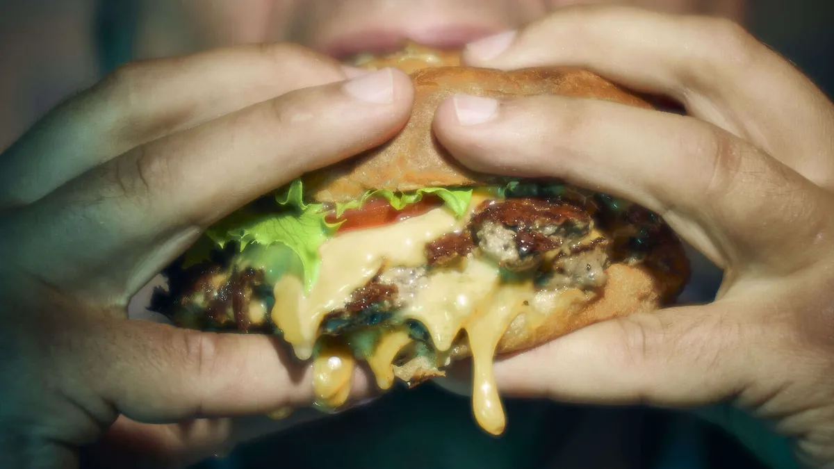 Friends & Brgrsin asiakkaat arvostavat kotimaisia raaka-aineita. Sama pätee Better Burger Societyn ostamaan sveitsiläiseen Holy Cow! -ketjuun.