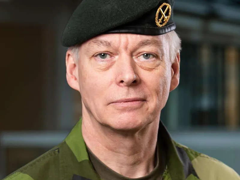 Everstiluutnantti Joakim Paasikivi on Ruotsin maanpuolustuskorkeakoulun strategian laitoksen lehtori.