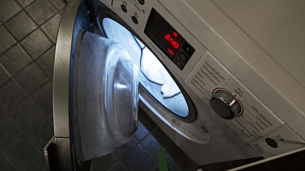 The price of electricity will decrease on Monday, but will remain high during the day