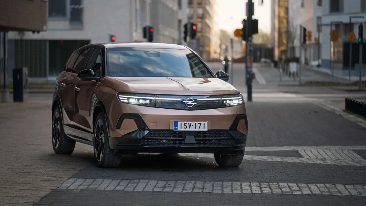 Matriisivalot ja neliveto alle 50 000 euron isoon sähköautoon – Miten niin mahdotonta?