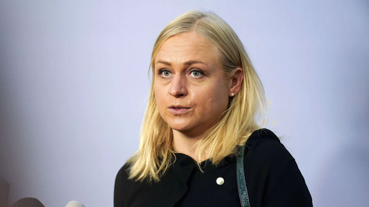 Elina Valtonen kommentoi Israelilta hankittavaa ”Daavidin linkoa ...