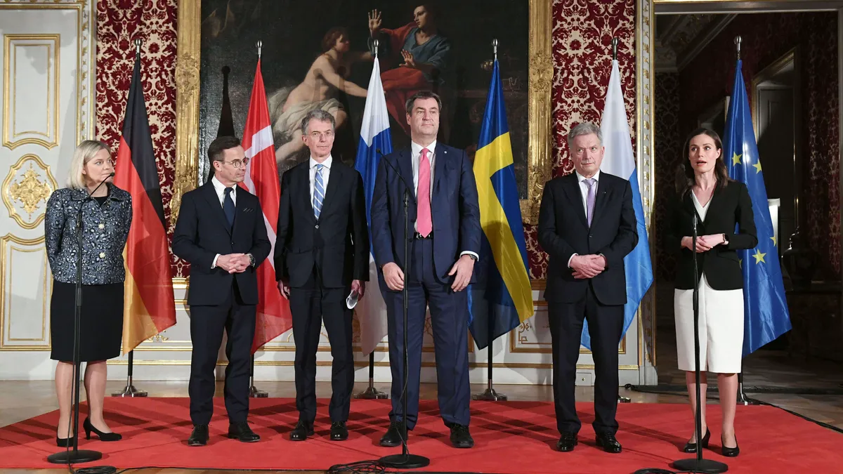 Münchenissä koolla olivat Ruotsin entinen pääministeri Magdalena Andersson, nykyinen pääministeri Ulf Kristersson, konferenssin puheenjohtaja Christoph Heusgen, Baijerin pääministeri Markus Söder, presidentti Sauli Niinistö ja pääministeri Sanna Marin.