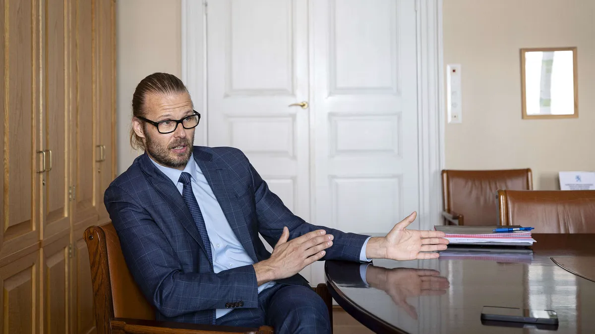 ”Riippuu ideologiasta, millä tavalla julkista taloutta vahvistetaan”, Mika Niemelä, valtiovarainministeriön budjettipäällikkö sanoo.