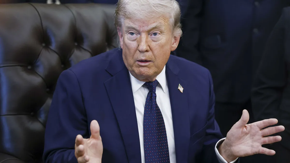 Trump: Yhdysvallat alkaa saattaa aluksia Hormuzinsalmen läpi